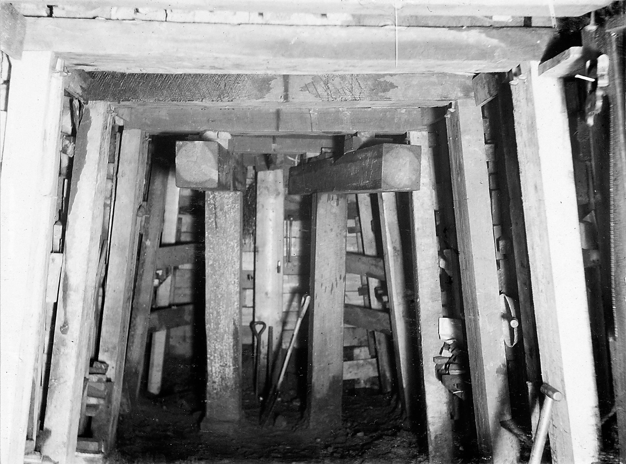 Old construction pictures reveal life on Victorian site | Construction