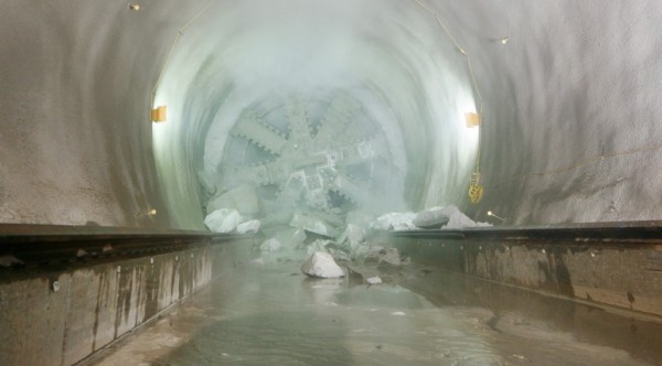 tbm elizabeth breaks through into whitechapel station box jan 20_ 2014_120597