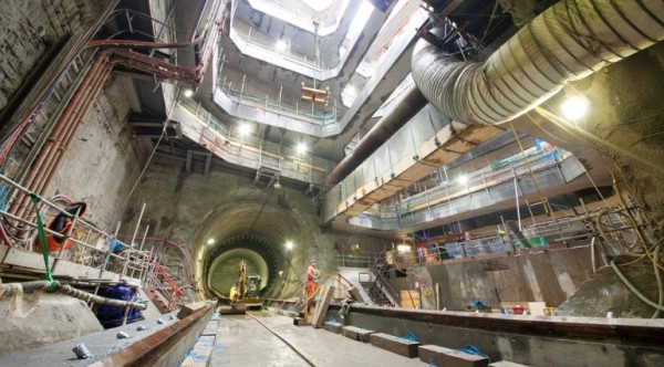 tbm victoria breaks through into stepney green cavern 30 january 2014_121809