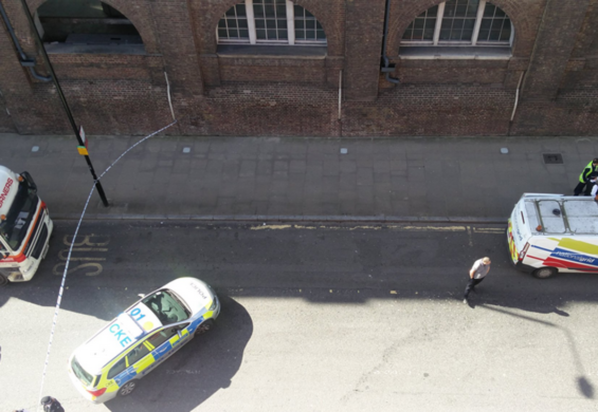 Police cordon off York Way. Picture courtesy of Twitter/@Stunt_Girl