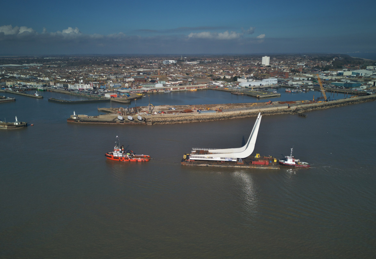 The bascule span arrives by barge