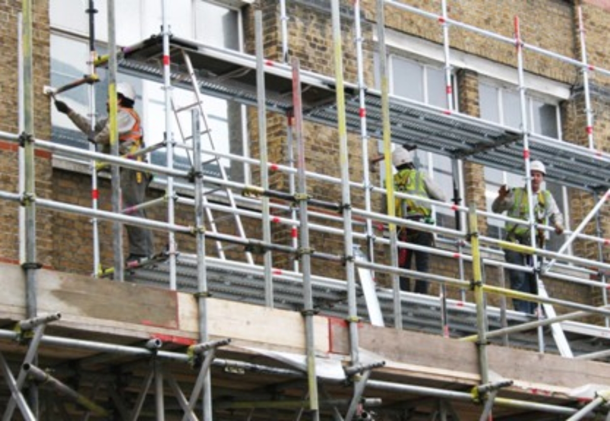 Scaffolders take on 300 Government ‘kickstart’ youngsters ...