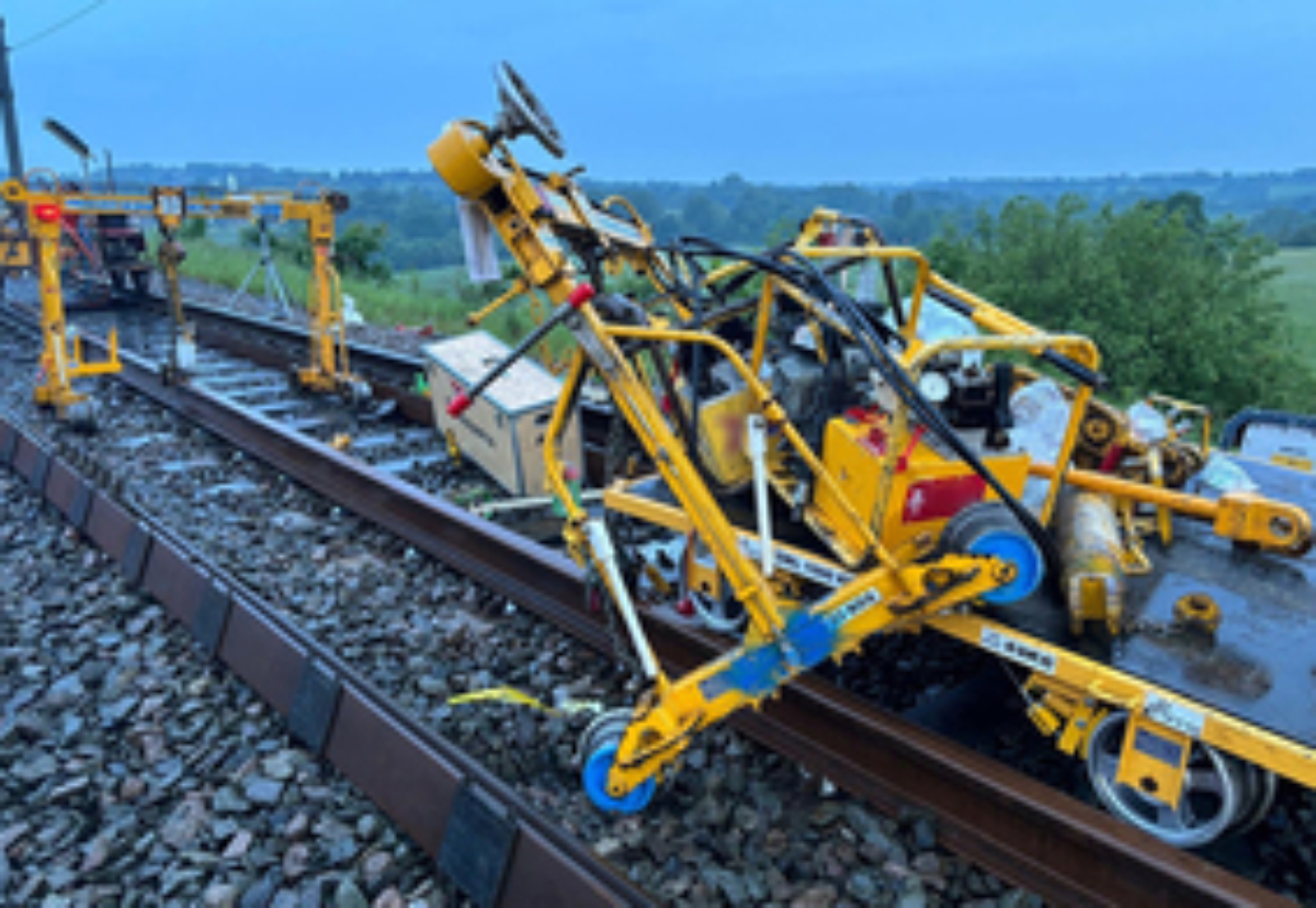 The trolley and rail-moving equipment following the collision (courtesy of Rhomberg Sersa Rail Group)